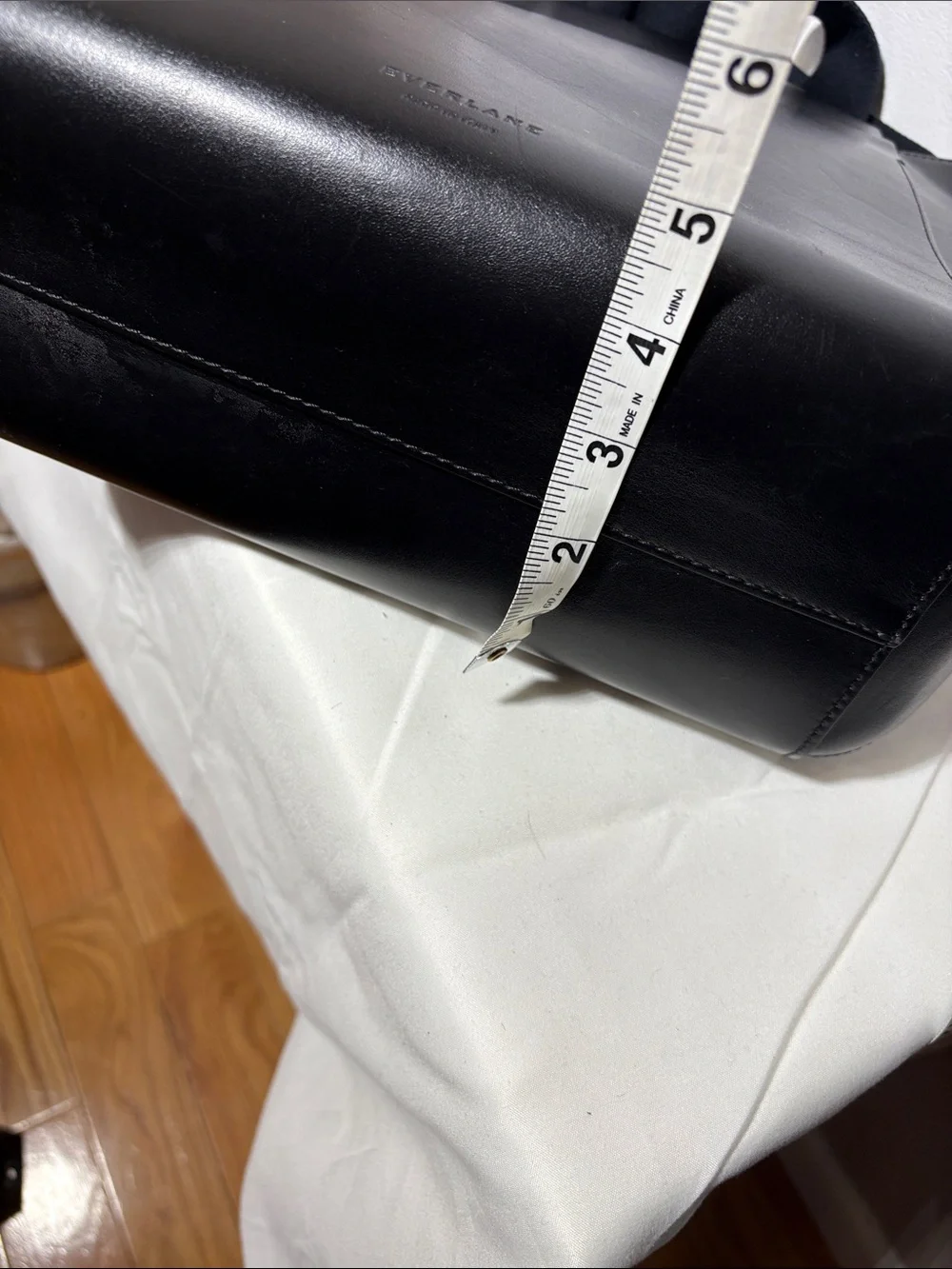 EVERLANE The Form Bag in black leather